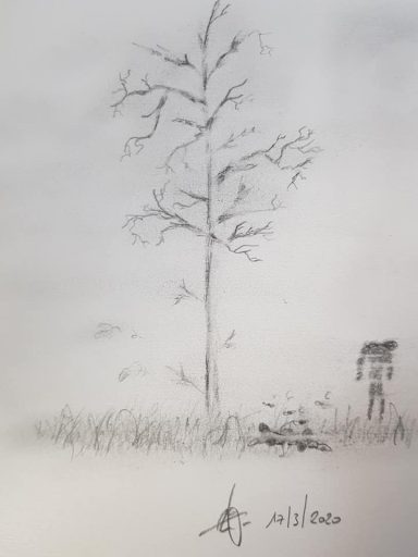 Dessin en noir et blanc d'un arbre nu avec un personnage humanoïde à proximité.