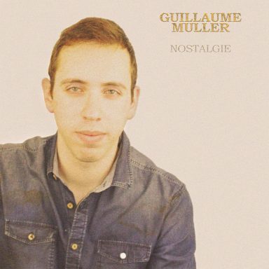 Portrait de Guillaume Muller avec un arrière-plan clair, souriant et décontracté.